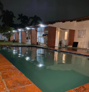 Guarujá Com Piscina a 250m da Praia